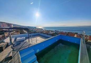 Penthouse mit Dachterrasse und Pool