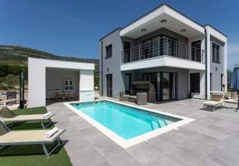 Moderne Villa mit Pool und Meerblick