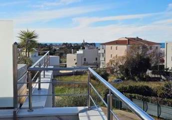 Modernes Appartement mit Dachterrasse und Meerblick