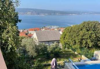 Haus mit vier Wohneinheiten, Pool und Meerblick