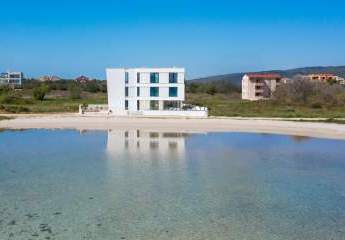 Moderne Villa in der 1. Reihe zum Meer