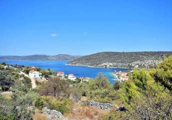 Haus mit schönem Meerblick auf einer ruhigen Insel bei Trogir