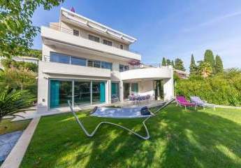 Luxuriöse Villa mit Indoor-Pool in sehr gefragter Lage in der ersten Reihe