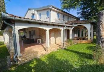 Haus in attraktiver Lage nahe dem Meer, Region Novigrad