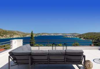 Modernes Haus mit Panorama-Meerblick