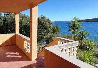 Haus auf kleiner Insel bei Zadar direkt am Meer