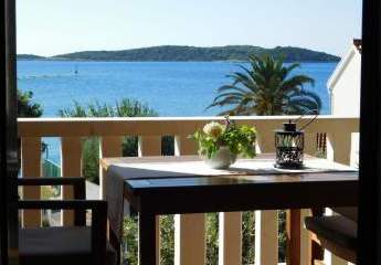 Apartmenthaus mit vier Wohnungen nahe dem Meer