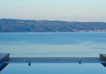Moderne Villa mit Infinity-Pool und Panorama-Meerblick