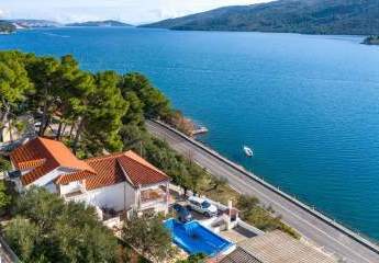 Apartmenthaus mit 6 Wohneinheiten; 1. Reihe zum Meer, Region Trogir