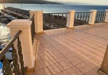 Haus in außergewöhnlicher Lage direkt am Meer