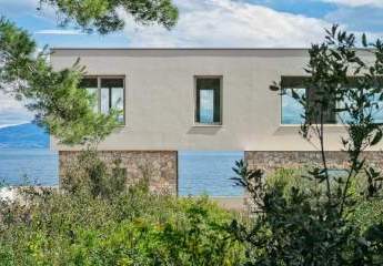 Moderne Villa mit Pool nahe dem Meer