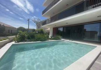 Wohnung mit Garten und privatem Pool, Region Trogir