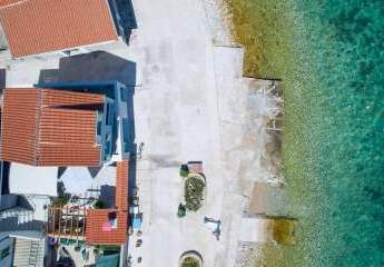 Haus direkt am Meer auf idyllischer Insel bei Sibenik