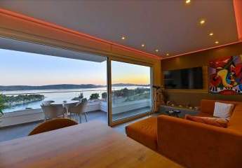 Luxuriöses Penthouse mit Dachterrasse und Meerblick