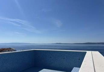 Modernes Penthouse mit Pool auf der Dachterrasse