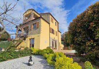 Charmantes Haus mit Pool und Blick bis zum Meer