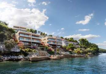 Luxuriöse Duplex-Wohnung in erster Meereslinie mit Pool und Garten