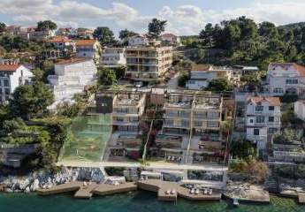 Maisonettewohnung in erster Reihe zum Meer mit privatem Pool