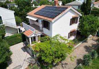 Haus mit Meerblick und Garten in Strandnähe
