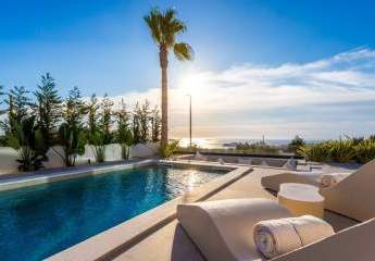 Luxuriöse Villa mit Swimmingpool und Meerblick