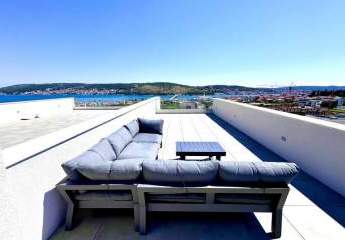 Moderne Wohnung mit Meerblick, Dachterrasse und Pool