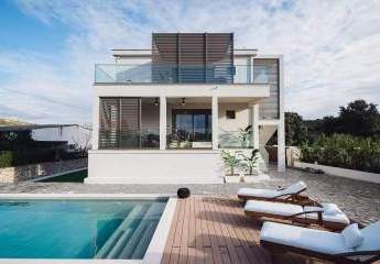 Moderne Villa mit zwei Wohnungen nahe dem Meer, Region Rogoznica