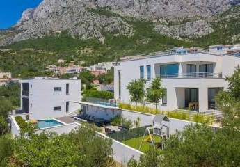 Moderne Villa mit Panorama-Meerblick und Pool