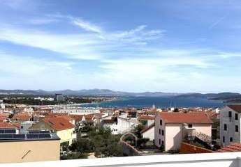 Neubauwohnung mit Dachterrasse und Panoramablick aufs Meer