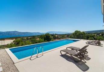 Modernes Haus mit beheiztem Pool und Meerblick