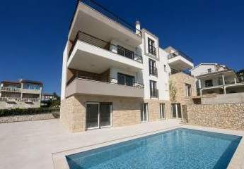 Apartment mit eigenem Pool und Meerblick
