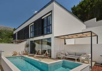 Exklusive Wohnung auf drei Ebenen in Luxusvilla mit Pool, Meerblick und Dachterrasse