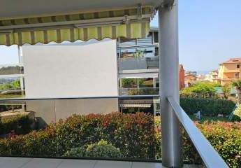Moderne Wohnung mit Garage und Meerblick nahe dem Strand