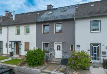 Charmantes Reihen-Einfamilienhaus mit Doppelgarage in Selb – ruhig gelegen, solide gebaut, modernisiert