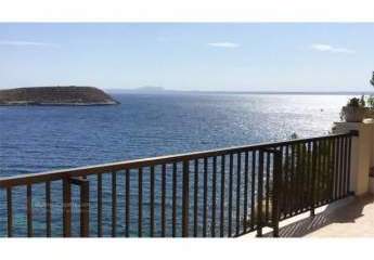 Apartment in erster Meereslinie mit Blick über die ganze Bucht – in Cala Vinyes