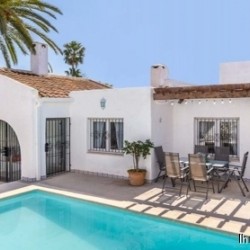 ***Ibiza Style Villa mit Ferienvermietungslizenz in Sol de Mallorca***