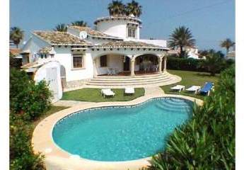 Sehr schöne Villa mit Pool, ZH, Klima, Kamin, Carport, WIFI, nur 50 Meter vom herrlichen Sandstrand entfernt.