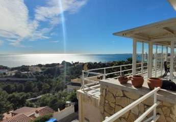Villa mit beeindruckender Aussicht auf das Meer und Panoramablick auf die Küste