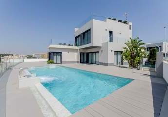 Exklusive Villen mit 3 Schlafzimmern, 3 Bädern, 1 Gäste-WC, Dachterrasse und Privatpool nur 600 m vom Strand