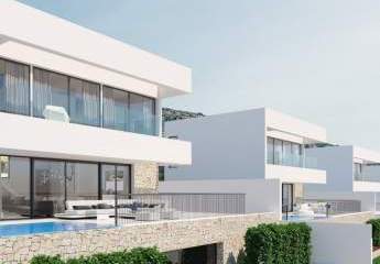 Luxusvilla für höchste Ansprüche mit 4 Schlafzimmern, Garage, Privatpool und Meerblick