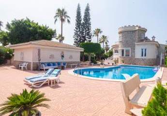Attraktive freistehende Villa mit Sommerhaus