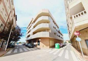 Attraktive Wohnung mit 2 Schlafzimmern und 2 Bädern, nur 300 Meter zum Meer