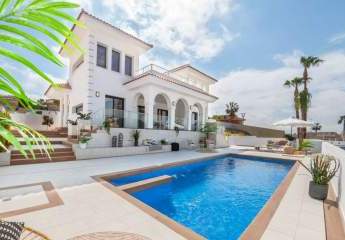 Sehr schöne Villa mit Pool