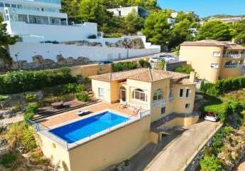 Schöne 3 SZ Villa mit Pool mit Panoramablick, BBQ Bereich, Parkplatz