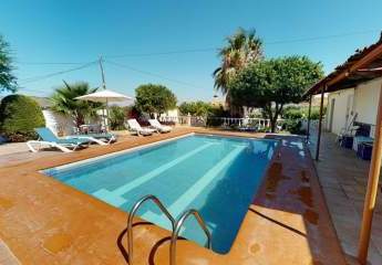 Villa mit Gästehaus, Privatpool und wunderschönem Ausblick