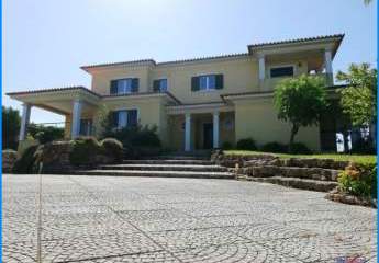 ***Große Villa mit eigenem Pool in geschlossener Wohnanlage***