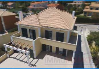 ***Geräumige Villa mit Pool, großer Küche und vielen Parkplatzmöglichkeiten sucht neuen Eigentümer***