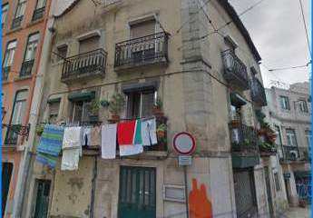 ***Sanierungsbedürftiges Einfamilienhaus in bekannten Altstadtviertel von Lissabon***