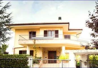 ***Villa zur Nutzung als  B&B, im Markin Stl, in Montegranaro, sucht neuen Eigentümer***