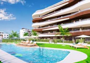 Appartements mit 3 Schlafzimmern, Fußbodenheizung in Bädern, Klimaanlage und Gemeinschaftspool nur 700 m vom Strand