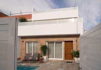 Reihenhäuser mit 3 Schlafzimmern, 2 Bädern, Dachterrasse und Privatpool